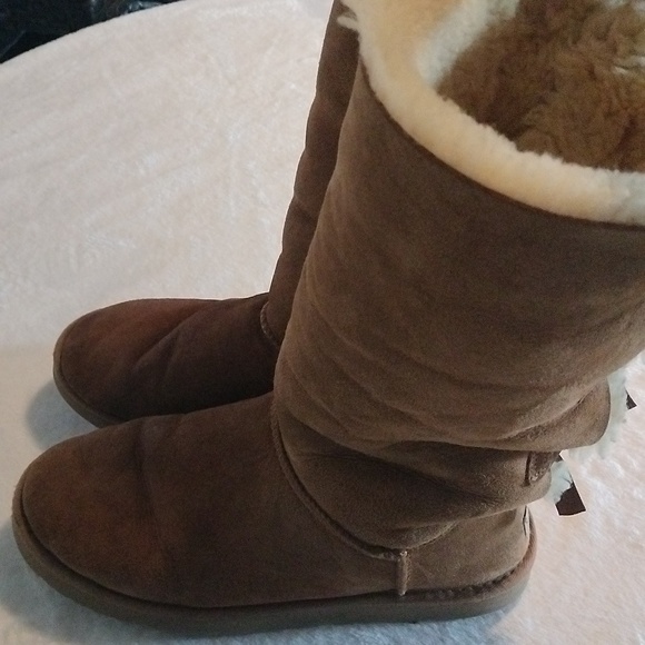 Ugg Bailey Boys 2 Tall Boots size US 9 - Picture 3 of 15